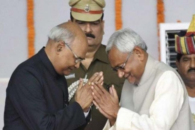 నితీష్ కుమార్ అధికారపక్షానికి మోకరిల్లుతున్నారా..? 