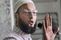 Asaduddin owaisi demands probe into telangana encounter