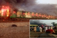 16 killed as fire engulfs express train in liaqatpur of pakistan