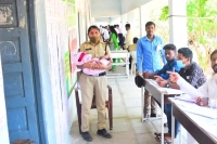 Bibinagar constable kavitha rewarded by rachakonda cp for going beyond call of duty