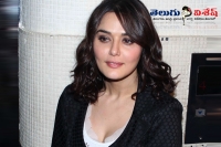 Preity zinta accepts she is in dating with someone nice in us