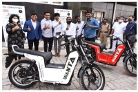 Gravton motors builds first ever made in telangana electric bike with swappable batteries