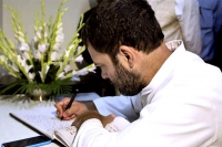 Rahul gandhi cannot write on his own