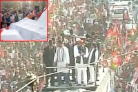 Stage falls before rahul akhilesh speech in allahabad none hurt