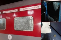 Six passengers injured after stones pelted at sealdah rajdhani express
