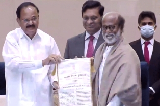 ప్రతిష్టాత్మక అవార్డును ప్రాణప్రదమైన వ్యక్తులకు అంకితం: రజనీకాంత్