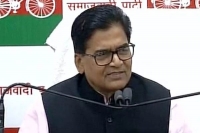 Emotional ramgopal yadav cries foul over ouster from samajwadi party