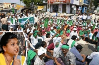 Mla rk roja feels the heat of amaravati protesters at srm university