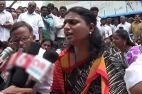 Ysrcp mla roja tdp leaders protesters at puttur police station