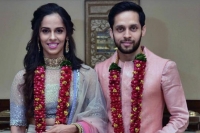 Saina nehwal and parupalli kashyap wish each other