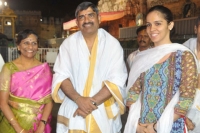 Saina nehwal offers prayers to tirumala balaji