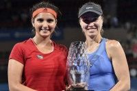 Sania mirza martina hingis win brisbane international title