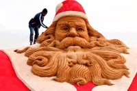World s tallest sand santa claus is in india