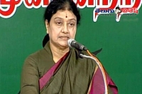 Sasikala says no one spilt aiadmk