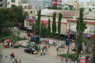 సత్యం థియేటర్.. పక్కకెళ్లొద్దురో డైవరూ..