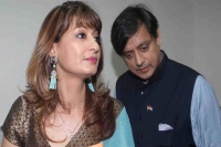 Sunanda pushkar death case shashi tharoor discharged by delhi court