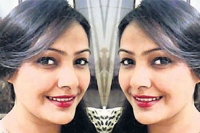 Bollywood actor shikha joshi dies after slitting her throat