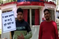 Goon surrenders with placard in uttar pradesh don t shoot me