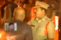 Si nageshwar misbehaves with devotees at tirumala