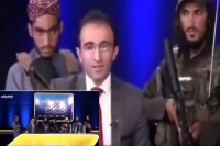 Don t be scared afghan tv anchor relays taliban message surrounded by armed fighters