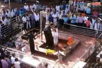 Maharashtra temple purifies idol after woman offers puja