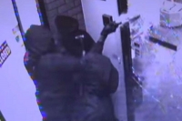 Thieves fail to smash glass door with hammers leave empty handed