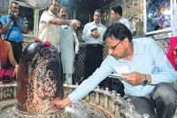 Ujjain archaeologists examine reasons for mahakaleshwar jyotirlingam erosion