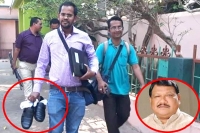 Union minister jual oram s staff caught on camera carrying his shoes