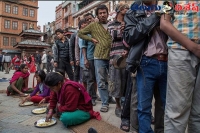 Uttarpradesh govt helping to the nepal earth quake victims