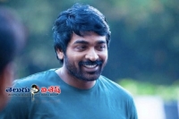 Vijay sethupathi gifts gold coins to seniors