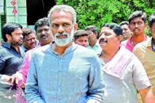 బెజవాడలో ఫ్యానుకు ఎదురీత.. సైకిల్ ఎక్కనున్న రాధ..?