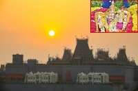 Telangana chief minister kcr inaugurates sri lakshmi narasimha swamy temple in yadadri
