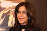 Veteran actress zeenat aman files a molestation case against amar khanna