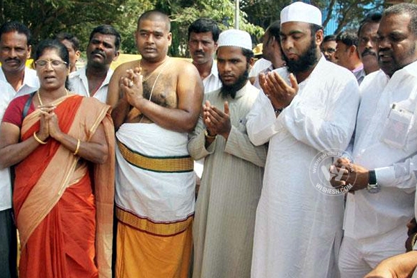 Jayalalitha fans and aidmk activists offer prayers for jayalalitha