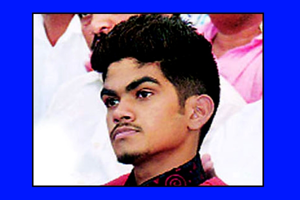 Goa cm lakshmikant parsekar son rishi warning congress leader durgadas kamat facebook comments
