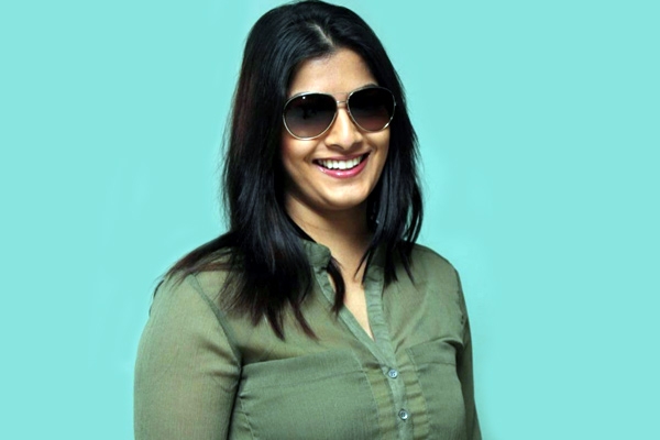 Sarath kumar daughter varalakshmi playing prostitute role in tara tappatai movie