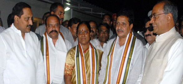 Konda couples re join in congress party and cm kiran