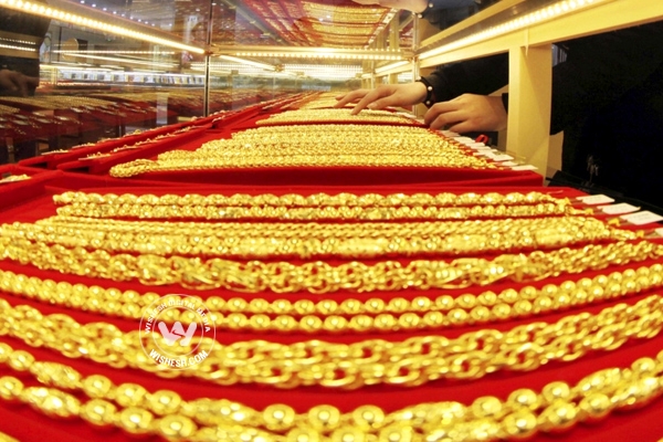 Gold rates prices gradually touches to 3 years low