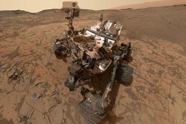 Stunning selfie at mars show nasas curiosity