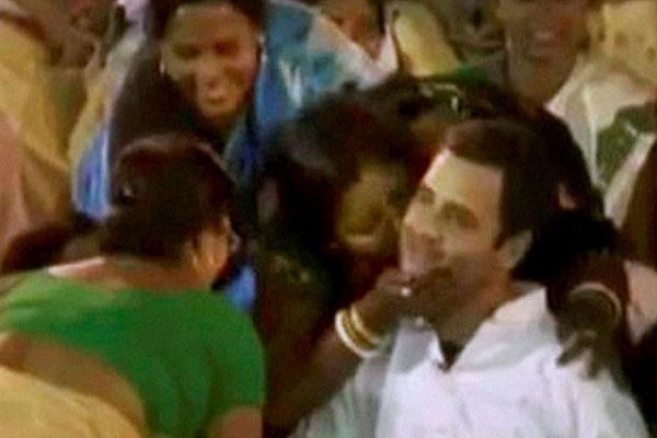 Woman who kissed rahul gandhi burnt to death