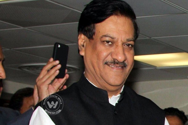Prithviraj chauhan strucks in lift for 45 minutes