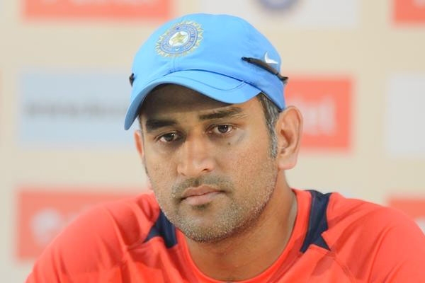 Anantapur court serious on dhoni signature