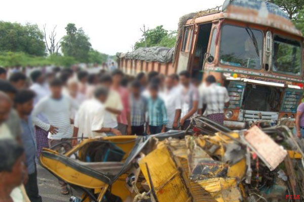 Road accident caused 6people death in anantapur