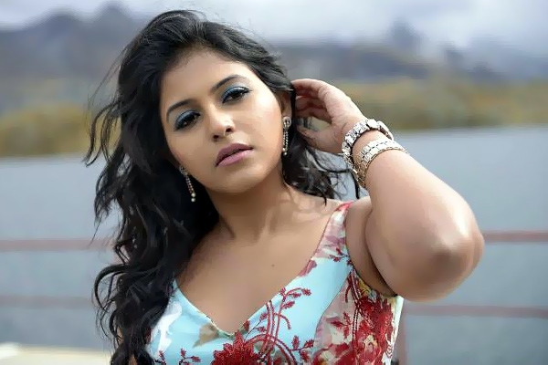 Anjali lawyer getup mappillai singam tamil movie news