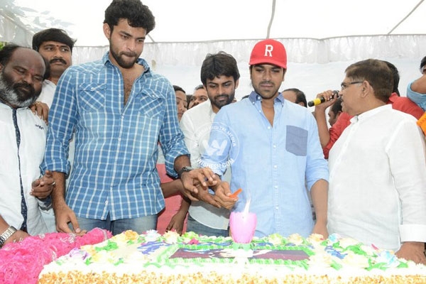 Ram charan varun tej sai dharam tej allu aravind celebrates chiranjeevi 59 celebrations