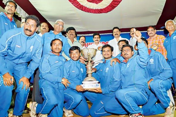 Telangana badminton team won bal badminton champion title on andhra pradesh team
