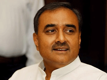 Ncp ready to give outside support to bjp says praful patel