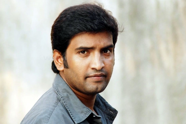 Comedian santhanam earns 30 cr per year