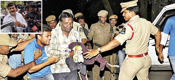 Political osmania university students attack on minister chiranjeevi house