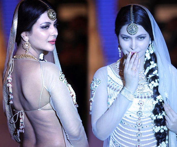 The sizzling photos of bollywood actresses who participated in iijw ramp walk